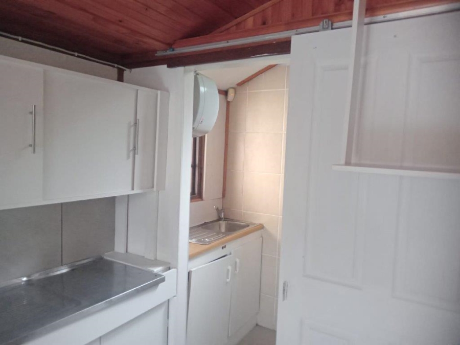 6 Bedroom Property for Sale in Paradise Beach Eastern Cape